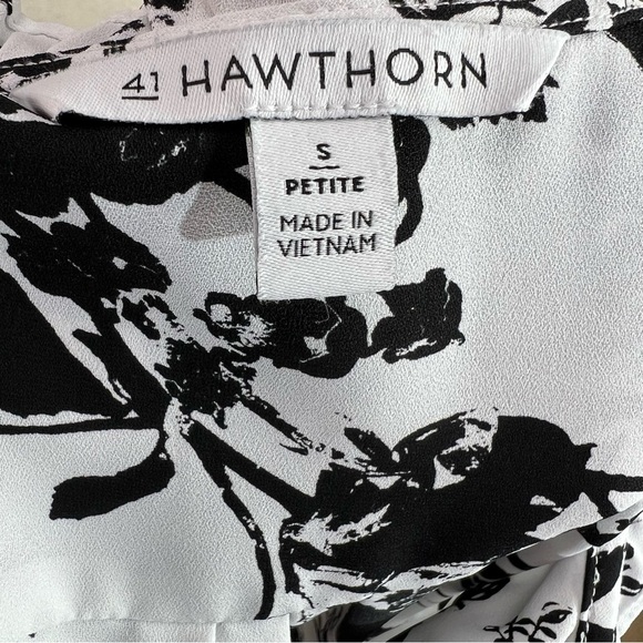 Black and White Short Sleeve Blouse | Small - Petite - Picture 10 of 10